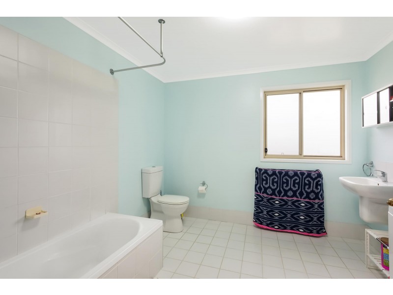 14 Thawa Close, Bega NSW 2550