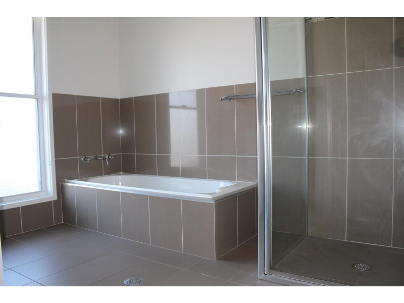 15 Koma Circuit, Bega NSW 2550