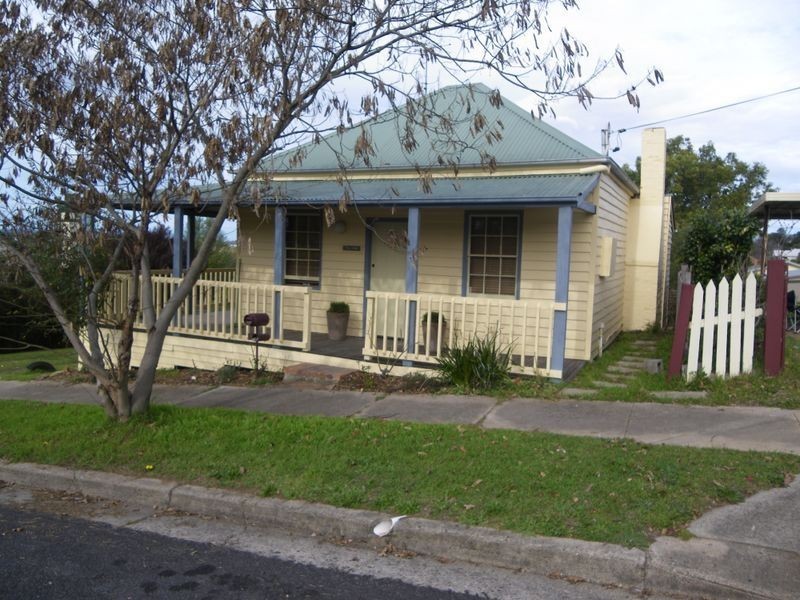 16 Bega Street, Bega NSW 2550