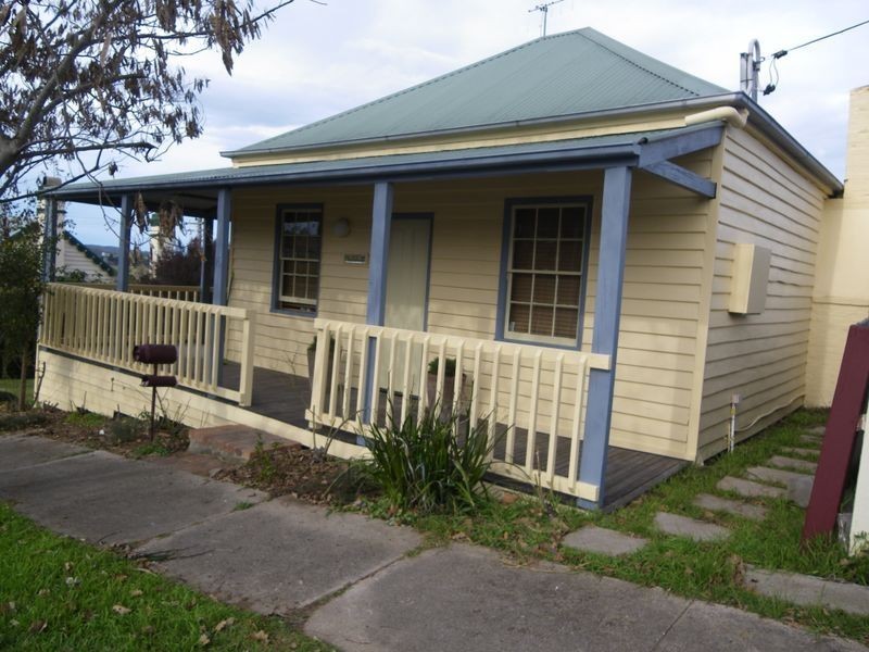 16 Bega Street, Bega NSW 2550