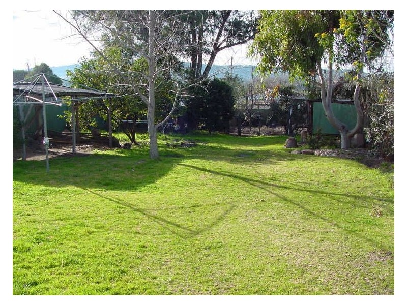 8 Gordon Street, Bega NSW 2550