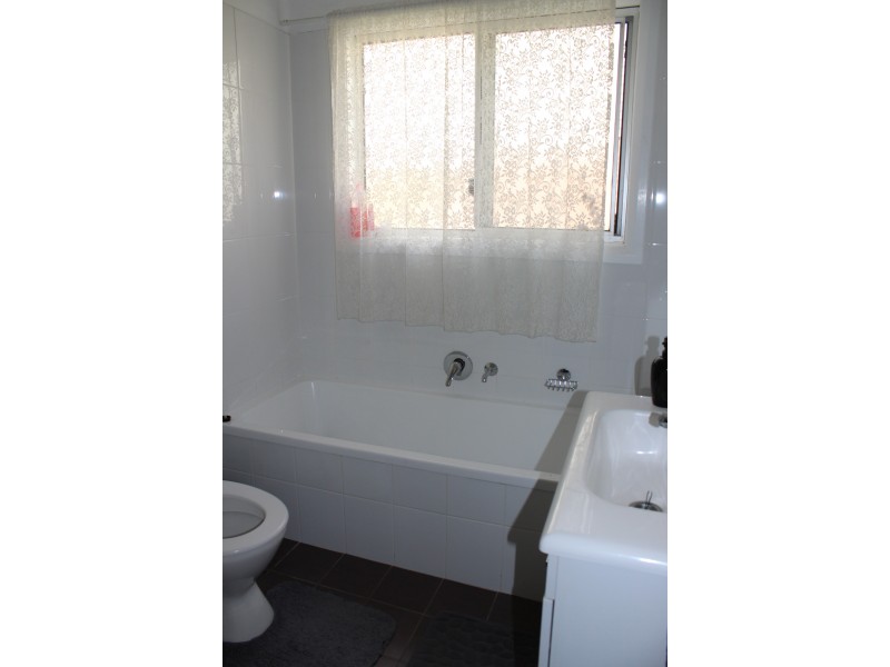 27 Eden Street, Bega NSW 2550