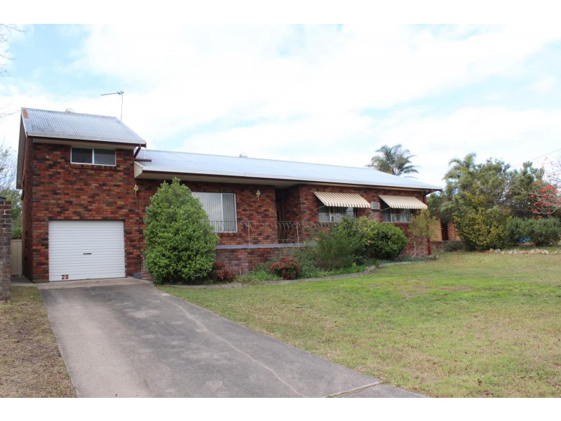 28 Glebe Avenue, Bega NSW 2550