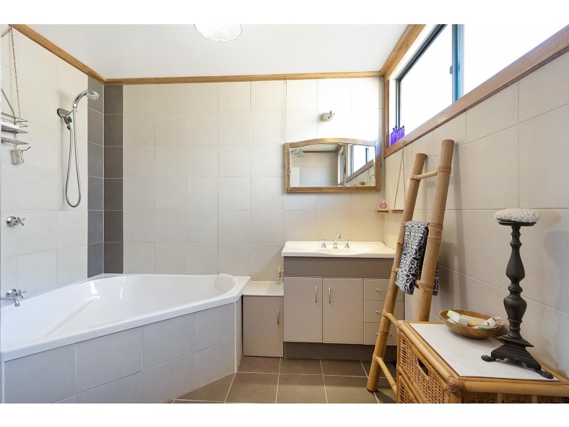 11 Bay View Drive, Tathra NSW 2550
