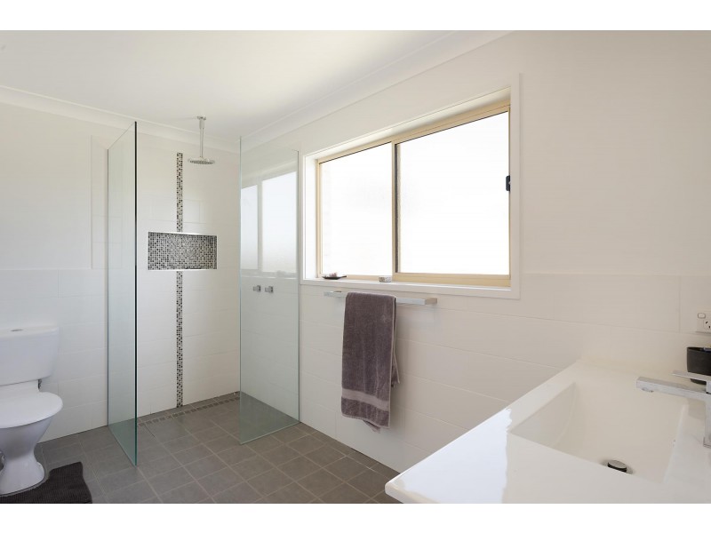 42 Mount Pleasant Road, Bega NSW 2550