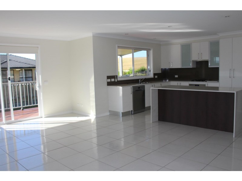 15 Koma Circuit, Bega NSW 2550