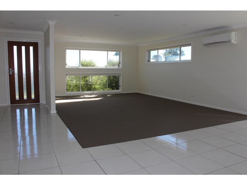 15 Koma Circuit, Bega NSW 2550