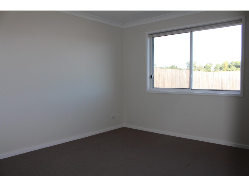 15 Koma Circuit, Bega NSW 2550