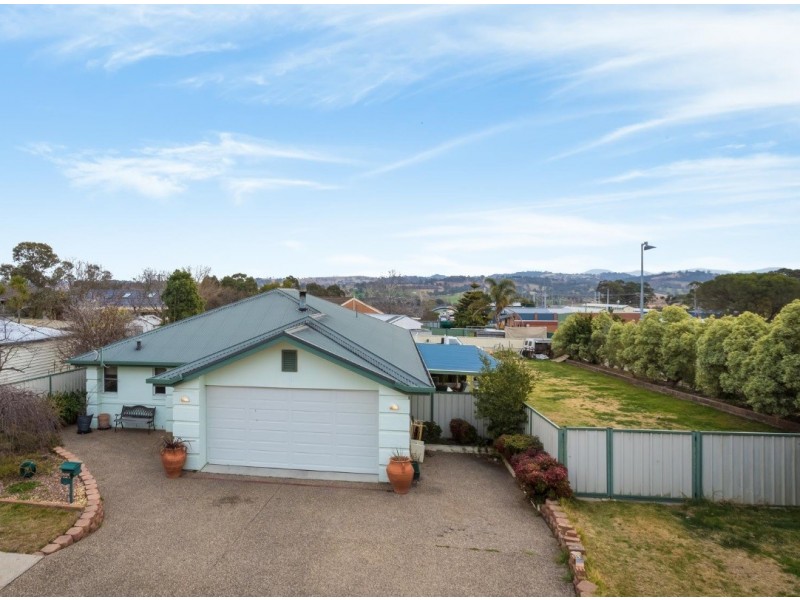 1 Mecklenberg Street, Bega NSW 2550