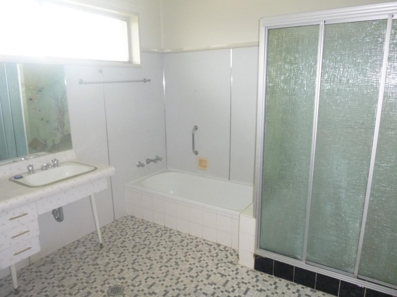 7 Heath Street, Bega NSW 2550