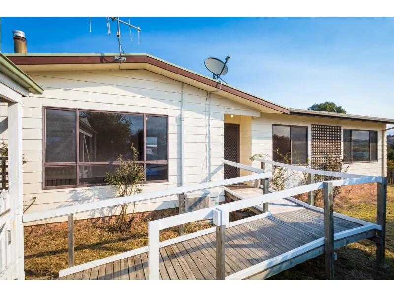 83 Valley Street, Bega NSW 2550