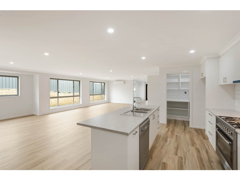 6 Wumbara Close, Bega NSW 2550