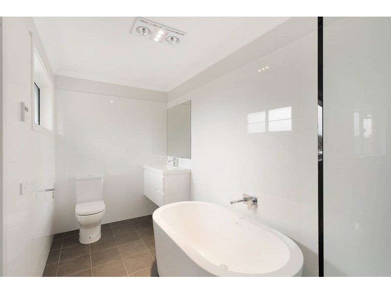 6 Wumbara Close, Bega NSW 2550