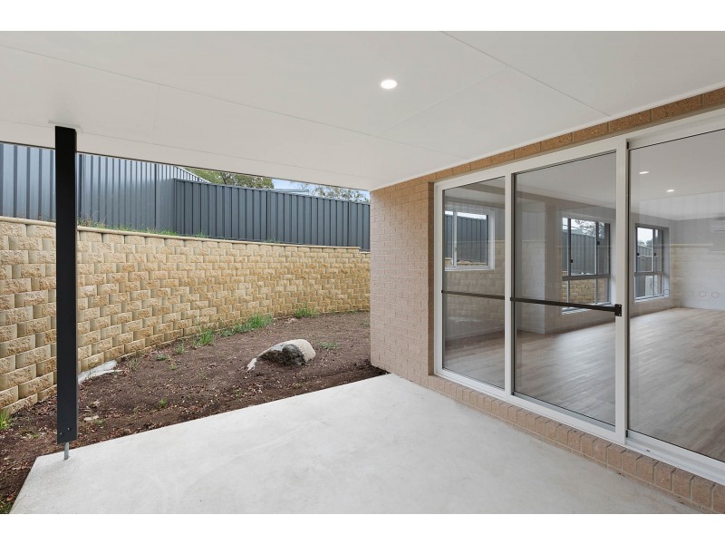 6 Wumbara Close, Bega NSW 2550