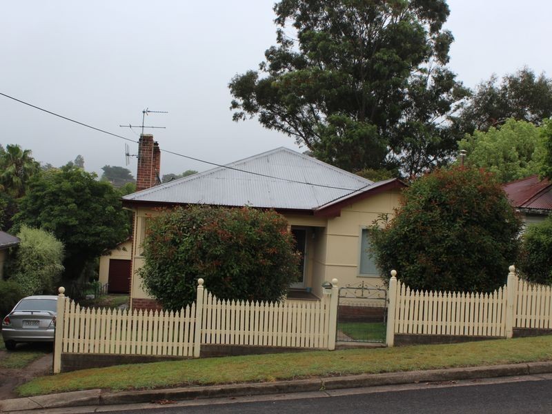 11 Wallace Street, Bega NSW 2550