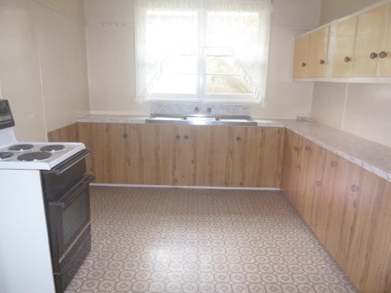 11 Wallace Street, Bega NSW 2550