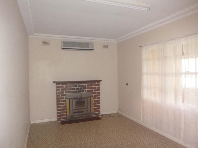 11 Wallace Street, Bega NSW 2550