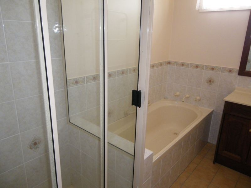 11 Wallace Street, Bega NSW 2550