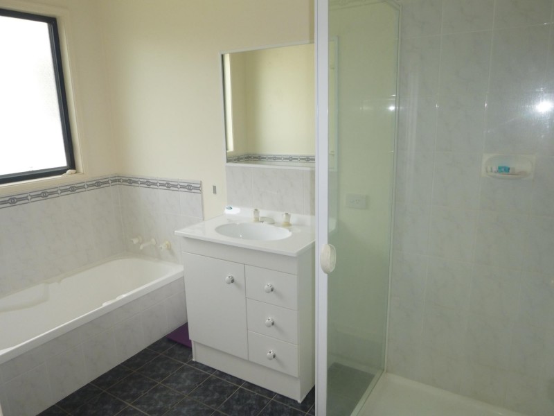 52 Valley Street, Bega NSW 2550