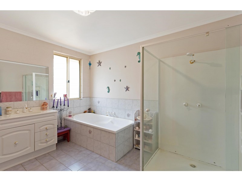 33 Princes Highway, Wolumla NSW 2550