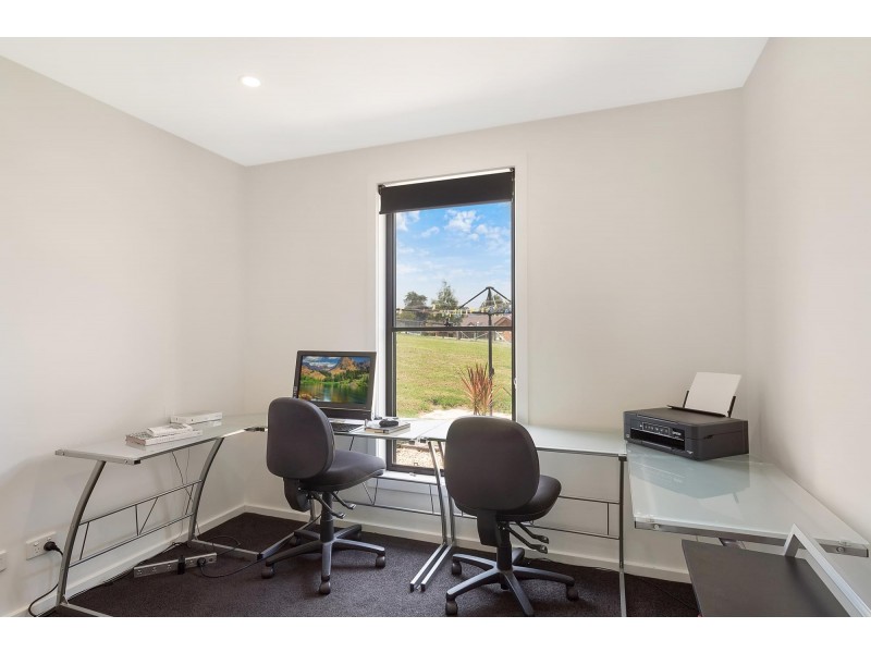 13 Glen Mia Drive, Bega NSW 2550