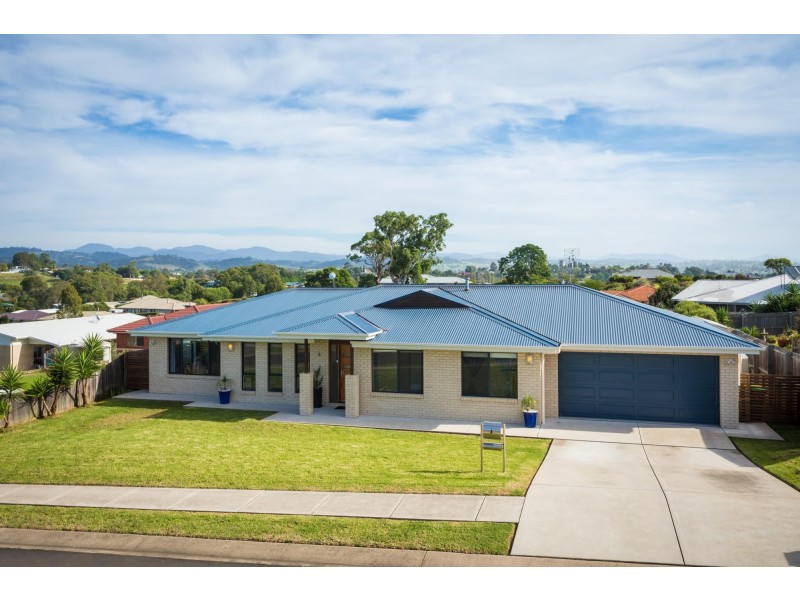 4 Koma Circuit, Bega NSW 2550