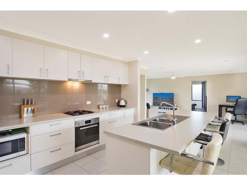 4 Koma Circuit, Bega NSW 2550