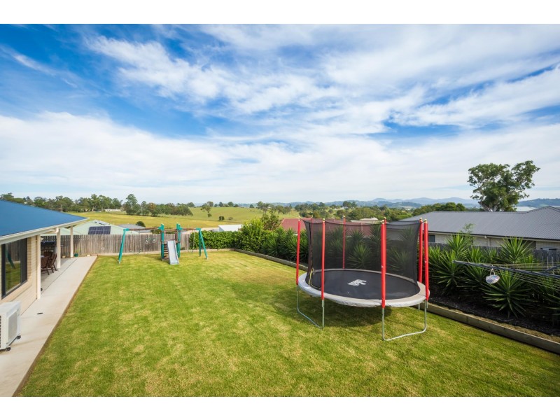 4 Koma Circuit, Bega NSW 2550