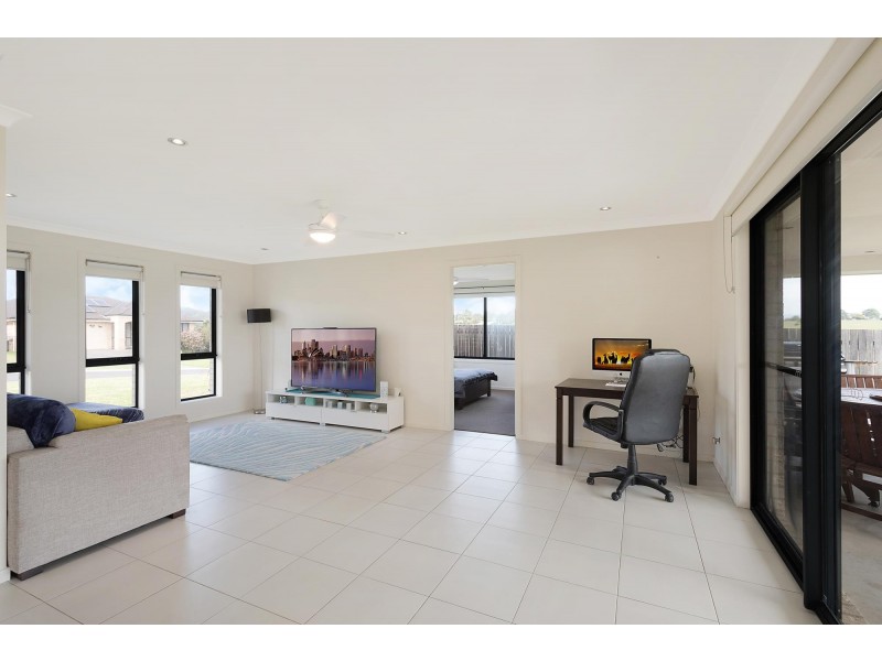 4 Koma Circuit, Bega NSW 2550