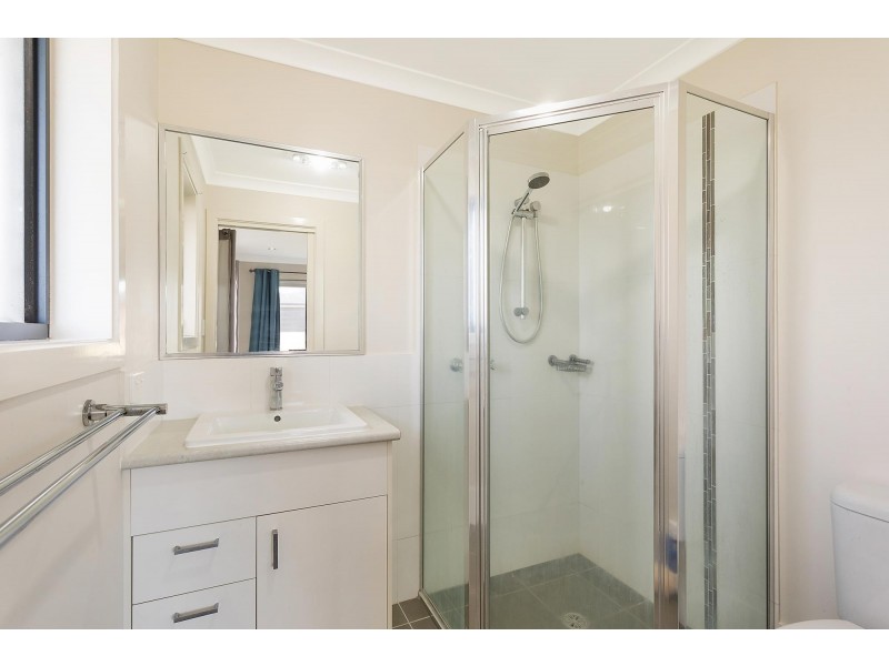 4 Koma Circuit, Bega NSW 2550