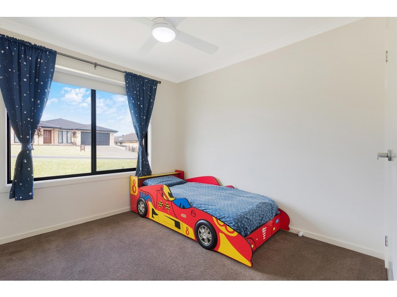 4 Koma Circuit, Bega NSW 2550