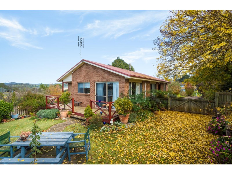 42 Anderson Drive, Bega NSW 2550