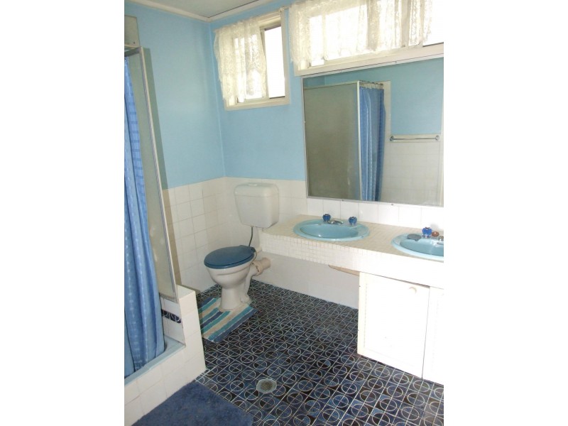 6 Cross Street, Bega NSW 2550