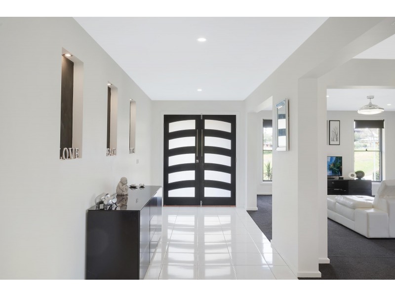 13 Glen Mia Drive, Bega NSW 2550