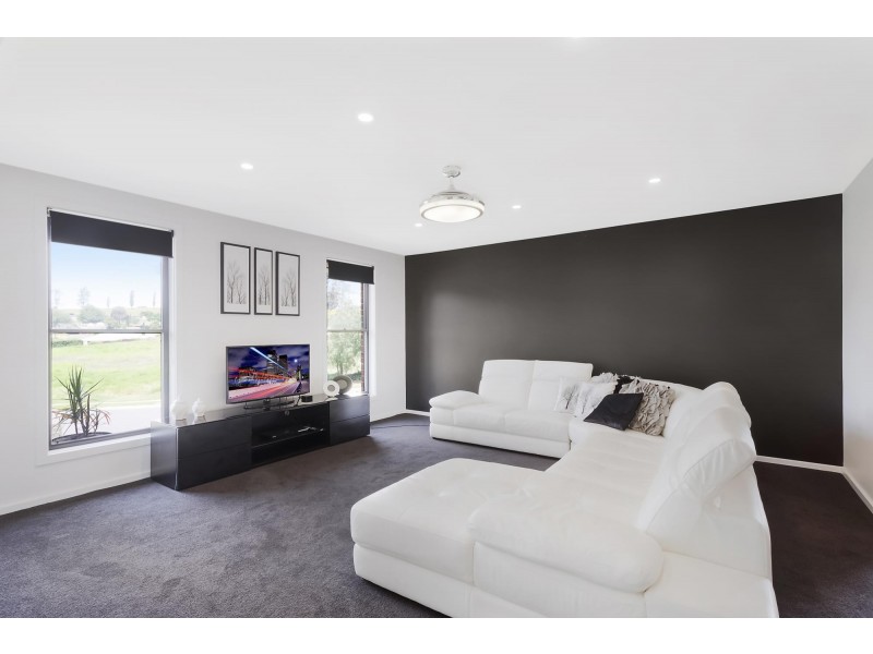 13 Glen Mia Drive, Bega NSW 2550