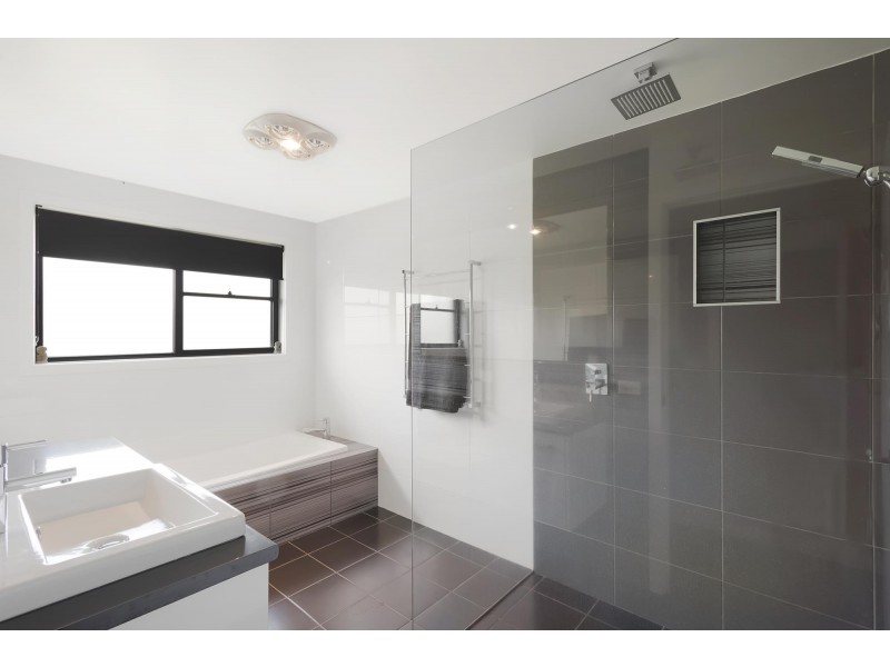 13 Glen Mia Drive, Bega NSW 2550