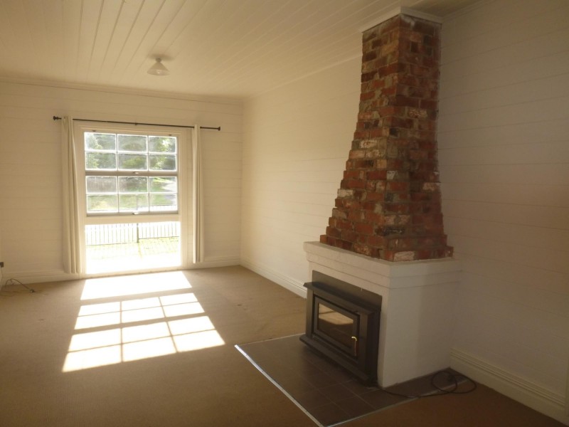 30 Hoyer Street, Cobargo NSW 2550