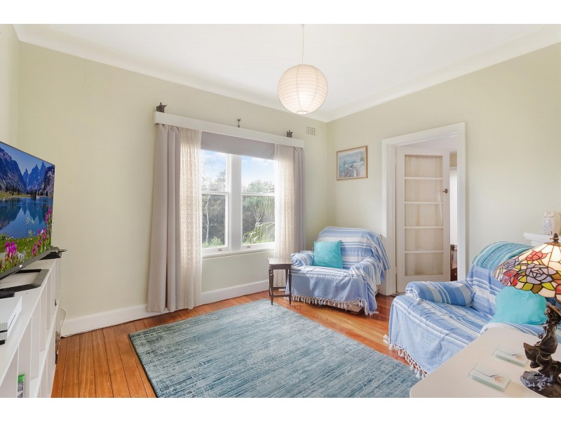 11 Dowling Street, Bega NSW 2550