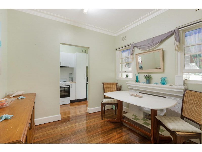 11 Dowling Street, Bega NSW 2550