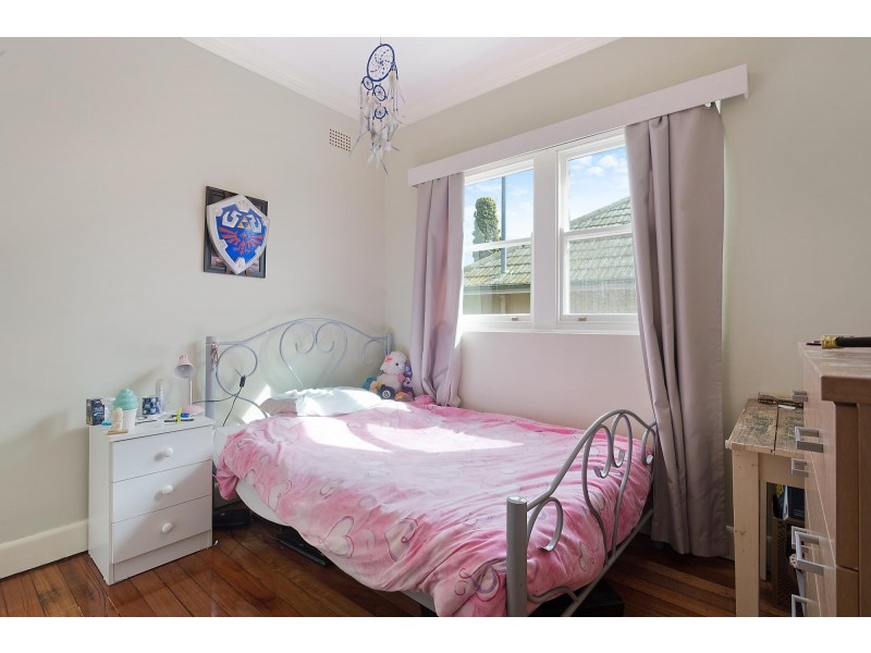 11 Dowling Street, Bega NSW 2550