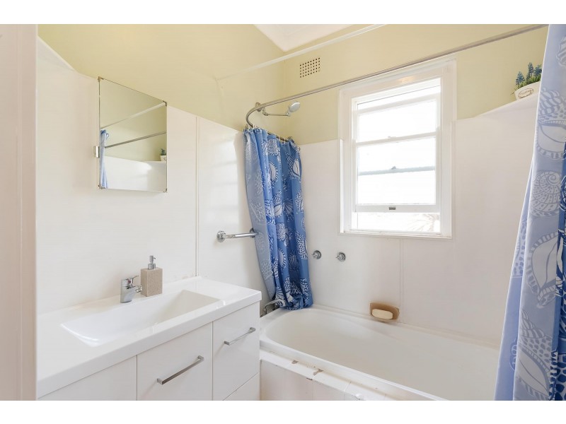 11 Dowling Street, Bega NSW 2550