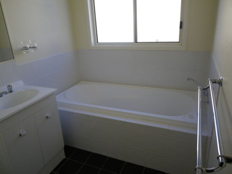 65 Ravenswood Street, Bega NSW 2550