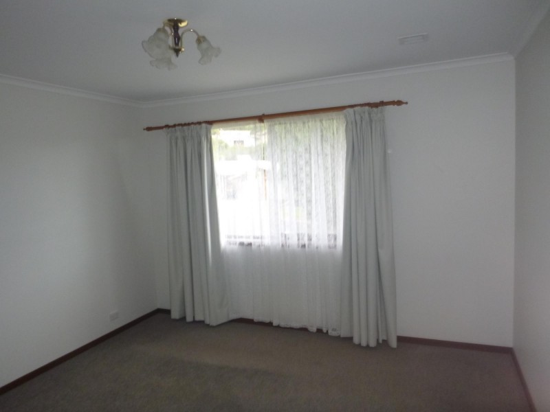 16 Laws Drive, Bega NSW 2550
