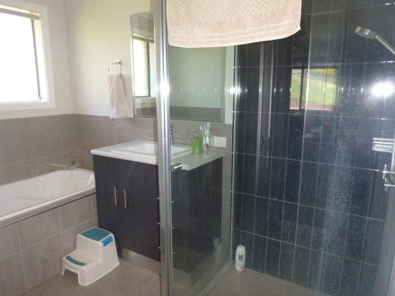 20 Glen Mia Drive, Bega NSW 2550