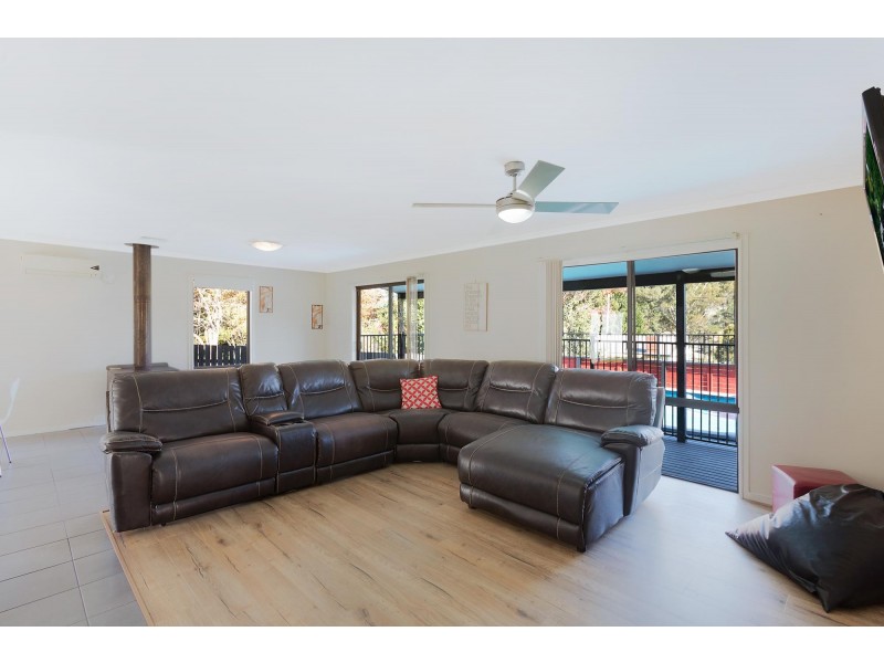 13 Hoyer Street, Cobargo NSW 2550