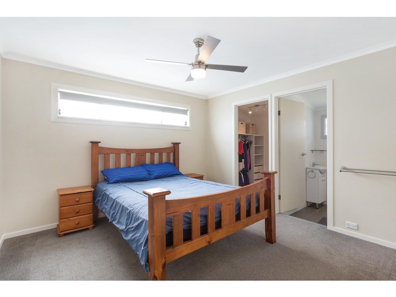 13 Hoyer Street, Cobargo NSW 2550