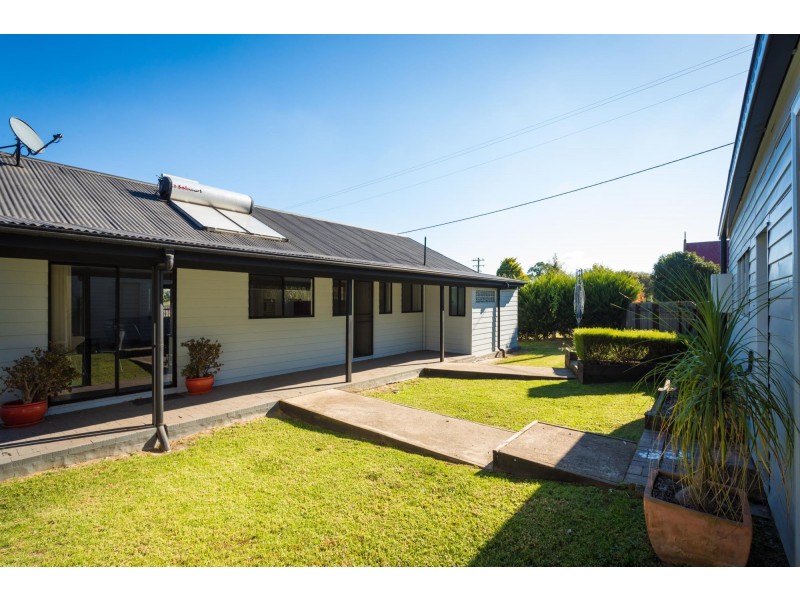 13 Hoyer Street, Cobargo NSW 2550