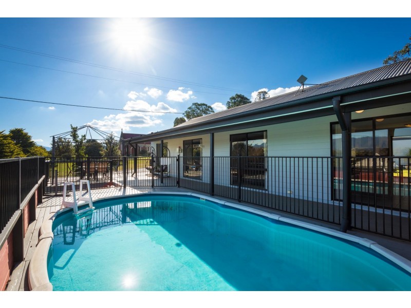 13 Hoyer Street, Cobargo NSW 2550