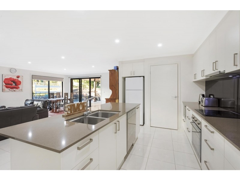 50 Glen Mia Drive, Bega NSW 2550