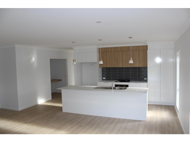 3 Wumbara Close, Bega NSW 2550